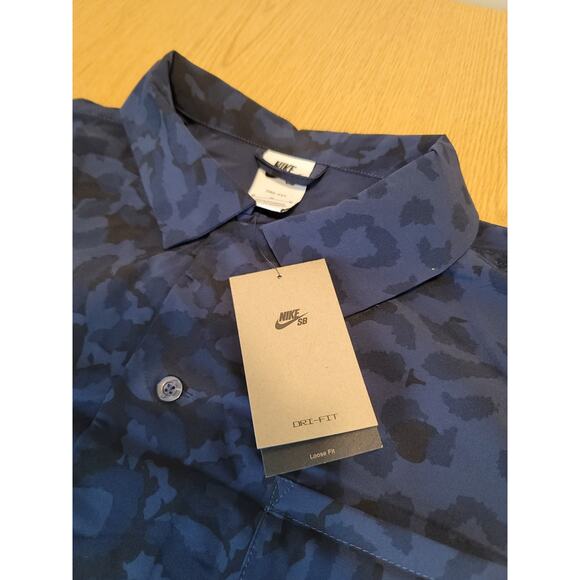 Nike SB Bowler Short-Sleeve Button Up Skate Shirt Blue Cheetah Print Size M New - Picture 3 of 6